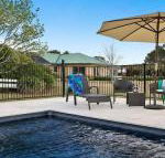 Sinden Park garden swimming pool rural vistas - Accommodation Tasmania