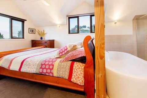 BAY VIEWS On MANNA DROMANA - Accommodation Tasmania 1