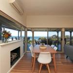 BAY VIEWS On MANNA DROMANA - Accommodation Tasmania 0