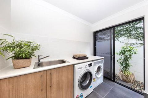 WINDFALL In PALM COVE - Accommodation Tasmania 2