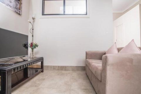 Scenic Illawong Riverside Getaway 1bed1bath Unit - Accommodation Tasmania 3
