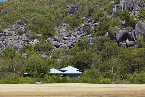 Absolute Beachfront - Accommodation Tasmania 1