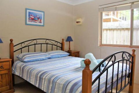 BEACHSIDE VILLA 2 - Accommodation Tasmania 3