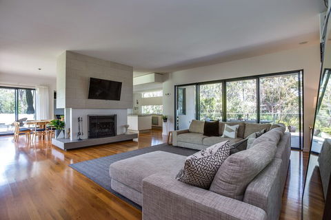 Kalina Retreat Tennis & Pool - Accommodation Tasmania 4