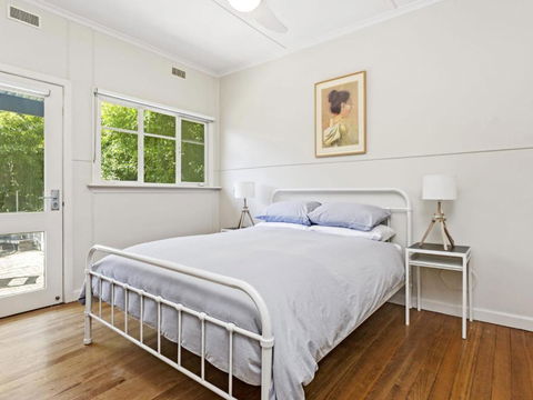 KIMBERLEY McCRAE - Accommodation Tasmania 2