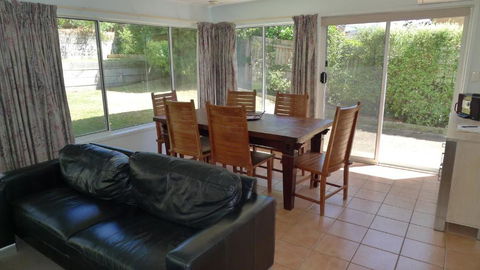 BEACHPOINT COTTAGE - Accommodation Tasmania 3