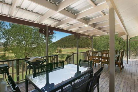 Rosa Estate In Broke Two 3br House In Walking Distance To Cellar Doors - Accommodation Tasmania 0