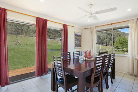 Rosa Estate In Broke Two 3br House In Walking Distance To Cellar Doors - Accommodation Tasmania 2