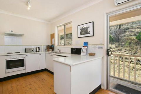 Rosa Estate In Broke Two 3br House In Walking Distance To Cellar Doors - Accommodation Tasmania 4