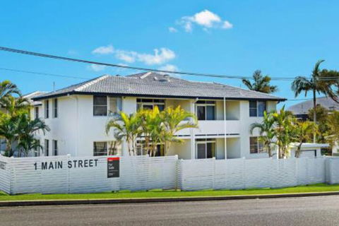 WAVES On MAIN 4 / 1 MAIN STREET - Accommodation Tasmania 4