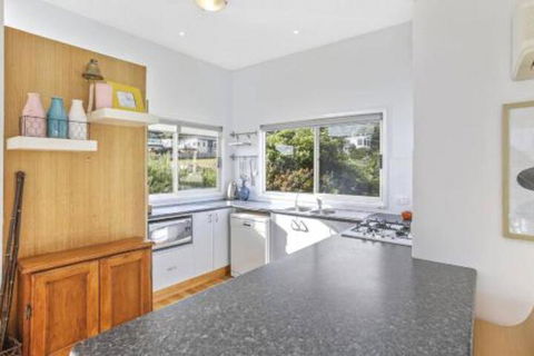 SEAVIEW Ocean Views From A Modern Townhouse - Accommodation Tasmania 5