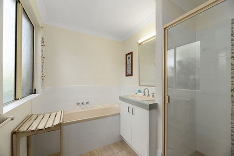 Fabulous Pet Friendly Family Home - 3 Carribean Court - Accommodation Tasmania 2