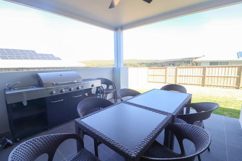 Surfers Paradise At Catherine Hill Bay - Accommodation Tasmania 5