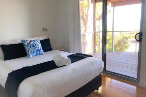 BAY Of FIRES BEACH SHACK Ocean Views From A Modern Beachhouse - Accommodation Tasmania 7
