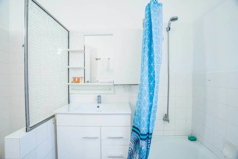 Vibrant And Colorful Apartment In Dollspoint - Accommodation Tasmania 5