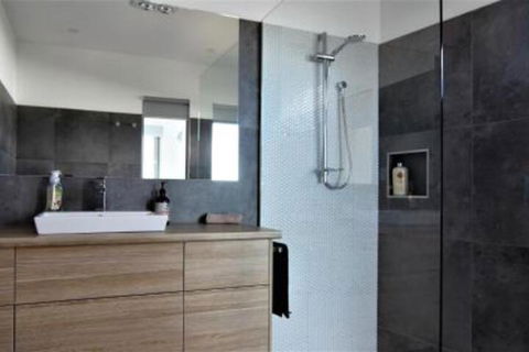 BEACHHOUSE BINALONG Luxury Waterfront Holiday House At Bay Of Fires - Accommodation Tasmania 1
