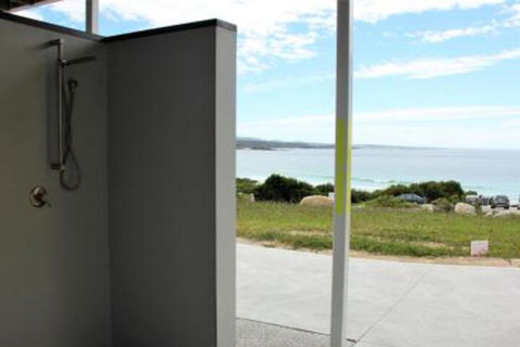 BEACHHOUSE BINALONG Luxury Waterfront Holiday House At Bay Of Fires - Accommodation Tasmania 0