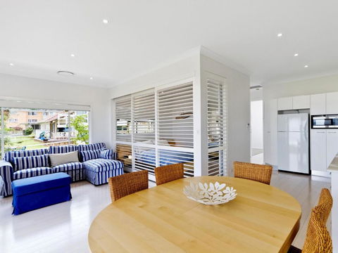 Beachside Bungalow #4 4 / 139 Avoca Drive Avoca Beach - Accommodation Tasmania 1
