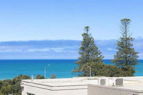 SURF CENTRAL Wifi Double Garage & Smack Bang In The Middle Of Town - Accommodation Tasmania 7