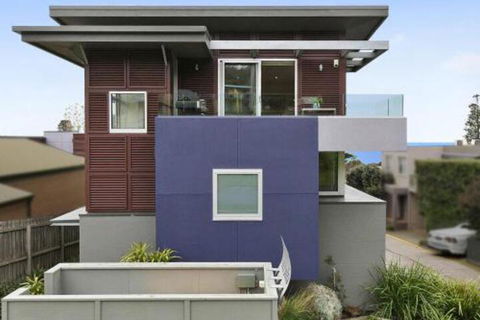 SURF CENTRAL Wifi Double Garage & Smack Bang In The Middle Of Town - Accommodation Tasmania 0