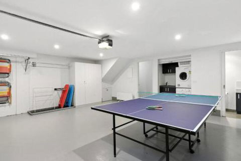 SURF CENTRAL Wifi Double Garage & Smack Bang In The Middle Of Town - Accommodation Tasmania 6