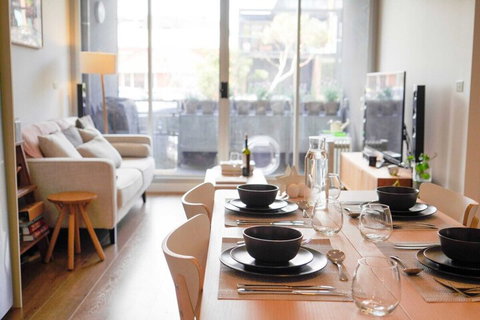 Trendy Modern 2BD Apartment Close To Beach & City - Accommodation Tasmania 4