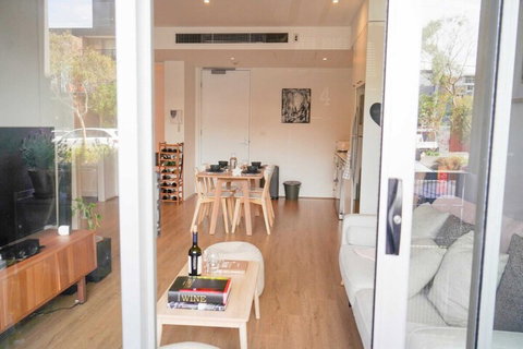 Trendy Modern 2BD Apartment Close To Beach & City - Accommodation Tasmania 1