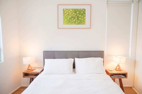 Trendy Modern 2BD Apartment Close To Beach & City - Accommodation Tasmania 6