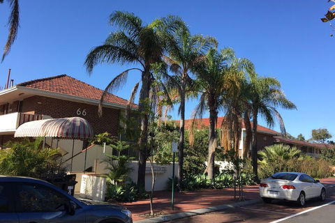 B6 Cafes & Restaurants Close To UWA - Accommodation Tasmania 5