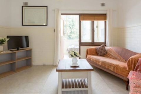 B6 Cafes & Restaurants Close To UWA - Accommodation Tasmania 0