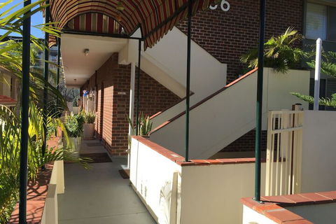 B6 Cafes & Restaurants Close To UWA - Accommodation Tasmania 2