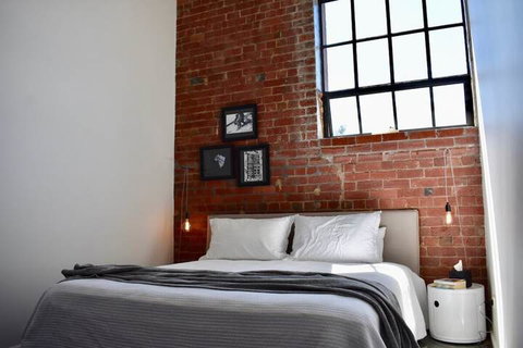 Stylish Warehouse Conversion In Heart Of Fitzroy - Accommodation Tasmania 2