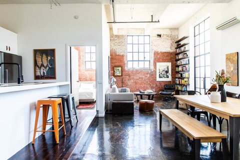 Stylish Warehouse Conversion In Heart Of Fitzroy - Accommodation Tasmania 1