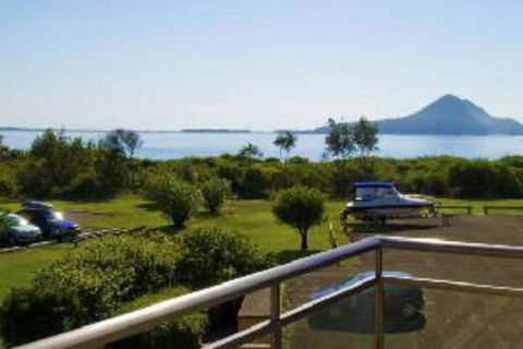2 Bedroom Apartment Commodore Unit 3 6 Intrepid Close - Accommodation Tasmania 0