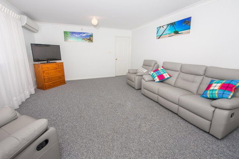 Ajax Avenue 2 / 35 Nelson Bay - Accommodation Tasmania 6