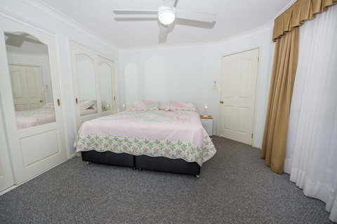Ajax Avenue 2 / 35 Nelson Bay - Accommodation Tasmania 2