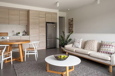 Roomerang At Lakeside Townhouse - Accommodation Tasmania 3