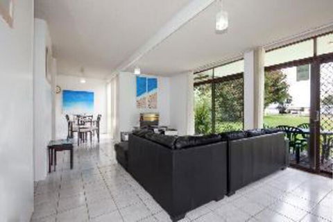 2 Bedroom Apartment Villa Ellisa Unit 1 - Accommodation Tasmania 1