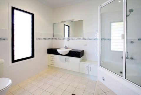 Hideaway Retreat Beach House With Pool - Accommodation Tasmania 5