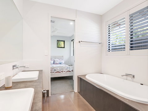 Adelong - Accommodation Tasmania 2