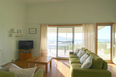 Hi View 18 Dulconghi Street - Accommodation Tasmania 5