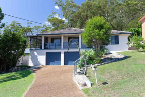 Kallaroo Street 3 Corlette - Accommodation Tasmania 5