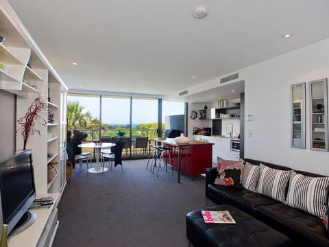 LORNE CHALET APARTMENT 10 Ask About Midweek Deals - Accommodation Tasmania 1