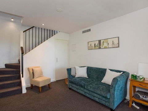 LORNE CHALET APARTMENT 10 Ask About Midweek Deals - Accommodation Tasmania 4