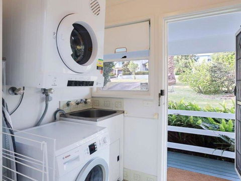 Castaways 36 Cromarty Road Beachfront House - Accommodation Tasmania 5