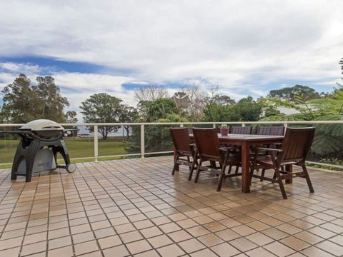 Castaways 36 Cromarty Road Beachfront House - Accommodation Tasmania 4