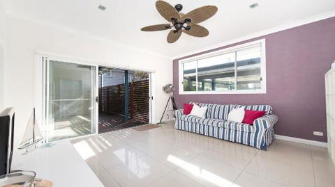 No. 1 Fingal Bay Beach House The Little Abode - Accommodation Tasmania 2