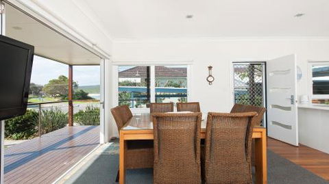 No. 1 Fingal Bay Beach House The Little Abode - Accommodation Tasmania 6