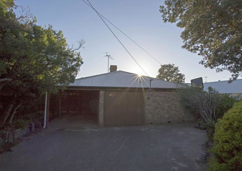 LOCKINGTON - Accommodation Tasmania 2