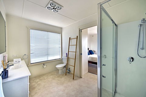 Waders - Accommodation Tasmania 4